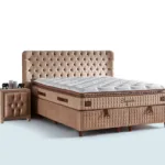 Niron Prime Elegance yatak seti, kapitone başlık ve krem tonlu sandıklı baza ile yatak odasında sade ve dengeli bir görünüm sunar.