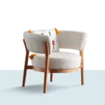 Moda Berjer – dokulu açık renk kumaşlı, ahşap ayaklı tekli berjer koltuk görseli