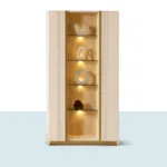 Moss vitrin modülü – cam raflı, LED aydınlatmalı, beyaz gövdeli dekoratif vitrin